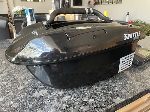Waverunner shuttle bait boat - shuttle,
